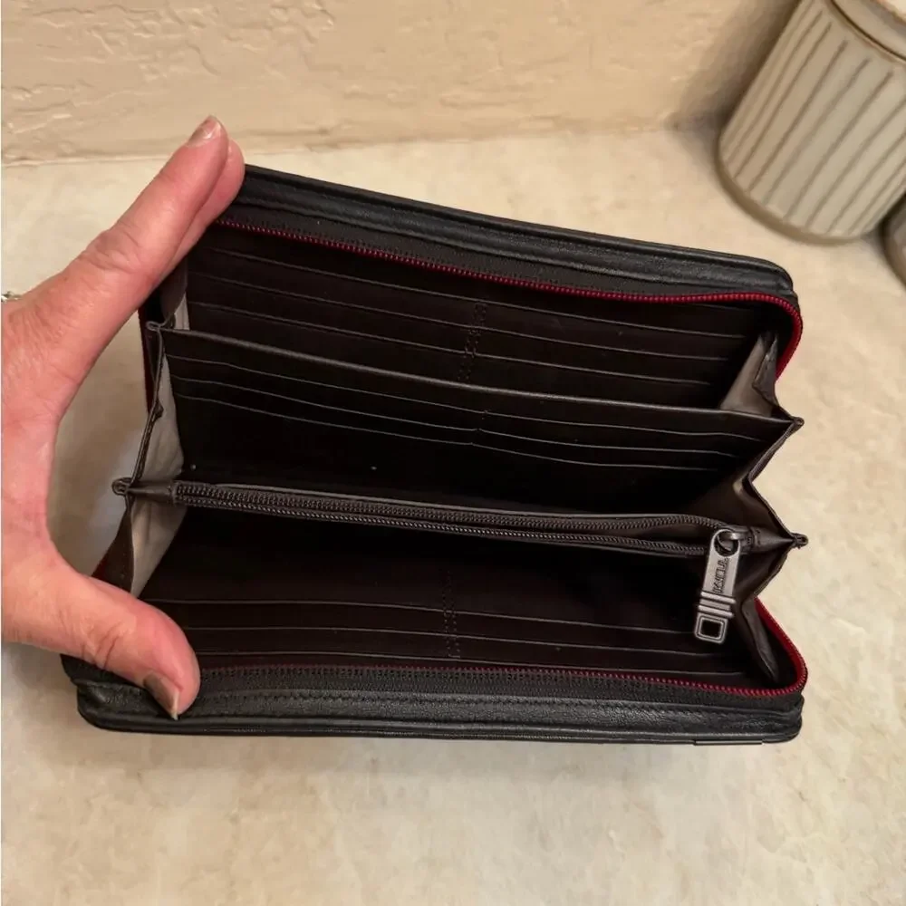 Tumi Alpha ziparound wallet